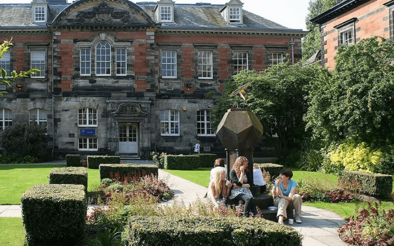  University of Dundee 